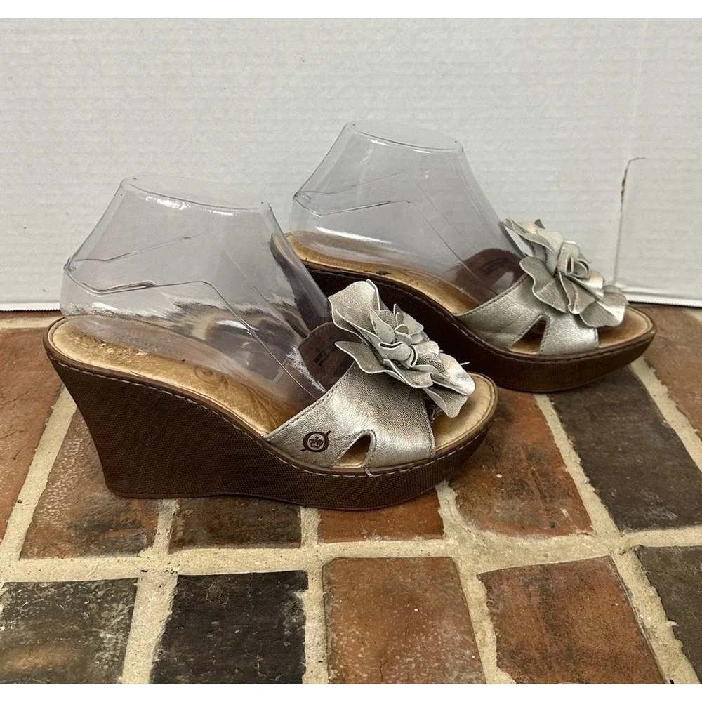 BORN‎ Metallic Gold Leather Wedge Heels Sandals Flower Slide Open Toe Women's 8